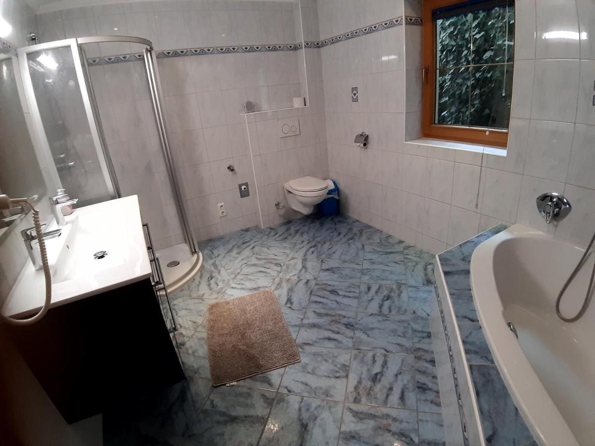 Tropper Apartment แกร์โลสแบร์ก ภายนอก รูปภาพ